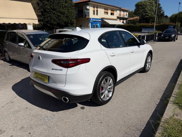 Alfa Romeo Stelvio 2.2 t Business Q4 210cv auto - Foto 4