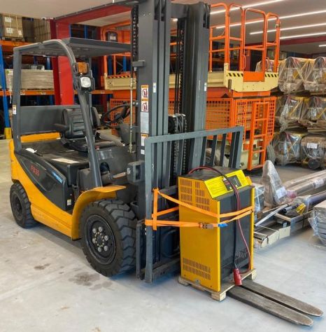 Carrello elevatore elettrico mod fb35 AC