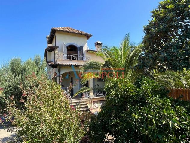 Villa bifamiliare 5 locali - Rif. 2704