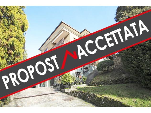 VILLA singola divisa in due APPARTAMENTI AUTONOMI