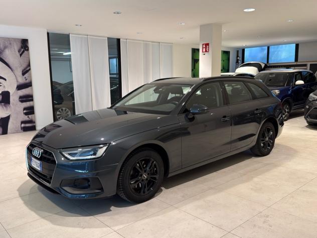 Audi A4 Avant 30 TDI Cruise Fari LED Sensori Bluetooth