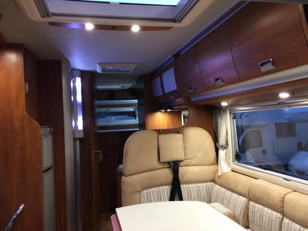 MOTORHOME LAIKA IVECO BASCULANTE 6 POSTI LETTO CASTELLO CLIMATIZZATORE FOTOVOLTAICO GENERALI CAMPER - Foto 10