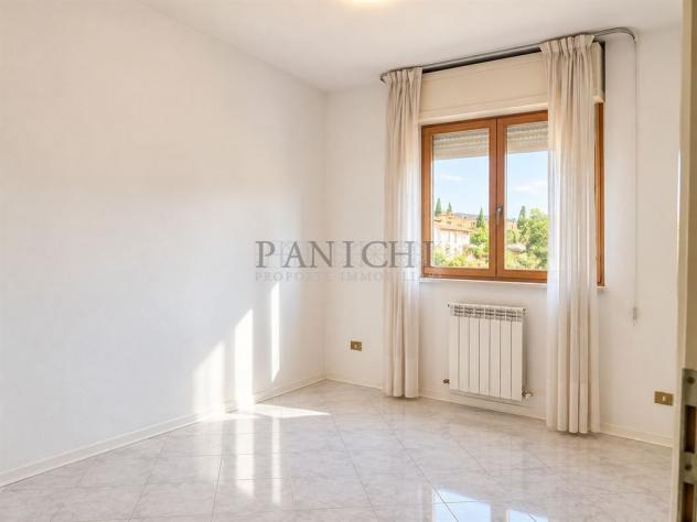 Appartamento luminoso con 3 camere, terrazzo, garage e cantina - Foto 11