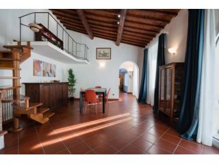 Apartment in Via Villani, Firenze for 118 m² with 2 bedrooms