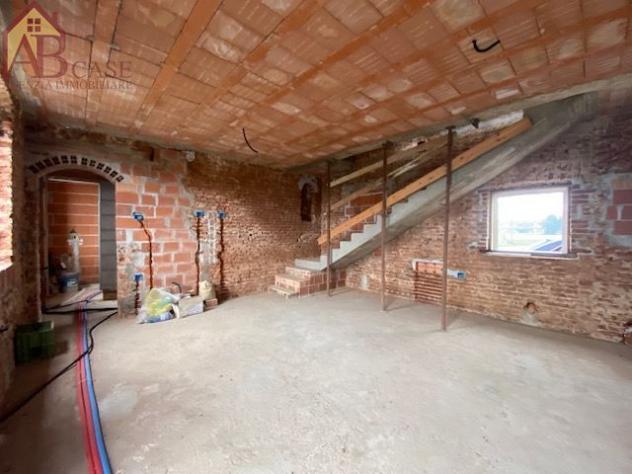 CASALE IN FASE DI RISTRUTTURAZIONE - Foto 9