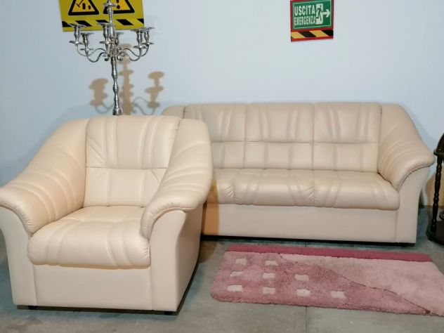 PRATICAMENTE NUOVO set divani in pelle CONSEGNA