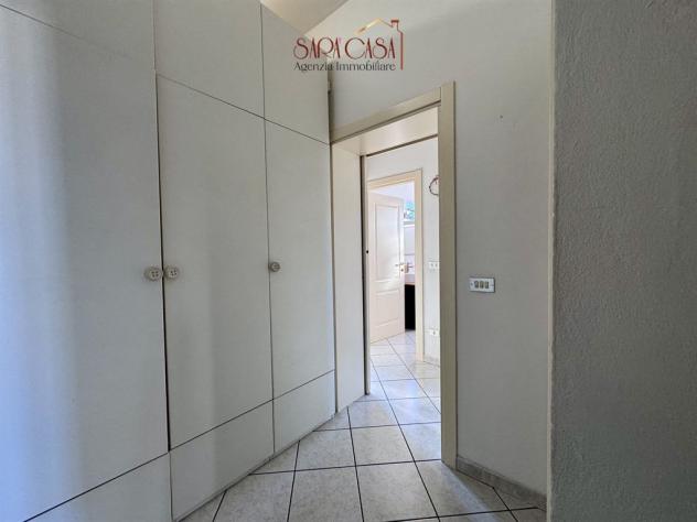 Casa bifamiliare con ampi servizi e corte esclusiva - Foto 9