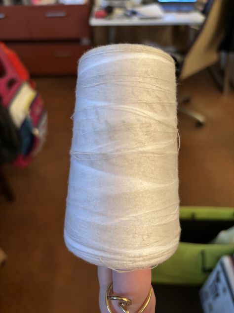 1 ROCCHETTO GRANDE DI FILO SOTTILE PER MACCHINA DA CUCIRE/CUCITO A MANO,USATO PO - Foto 6