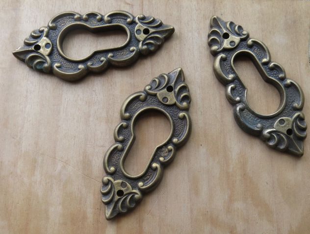 N° 3 BOCCHETTE IN OTTONE PER MOBILI VARI -