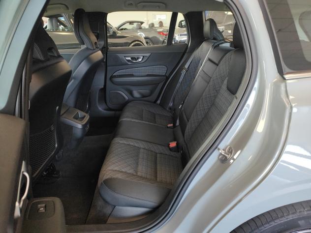 Volvo V60 B4 (d) automatico Fari LED Front/Lane Assist - Foto 7