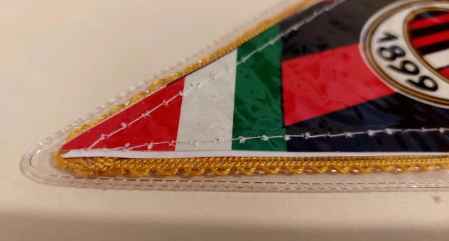 GAGLIARDETTO TRIANGOLARE CON LOGO UFFICIALE MILAN art. MI1210 NUOVO - Foto 3
