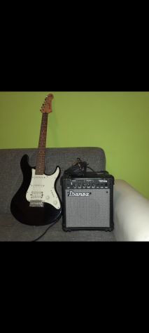 Vendo CHITARRA ELETTRICA+AMPLIFICATORE
