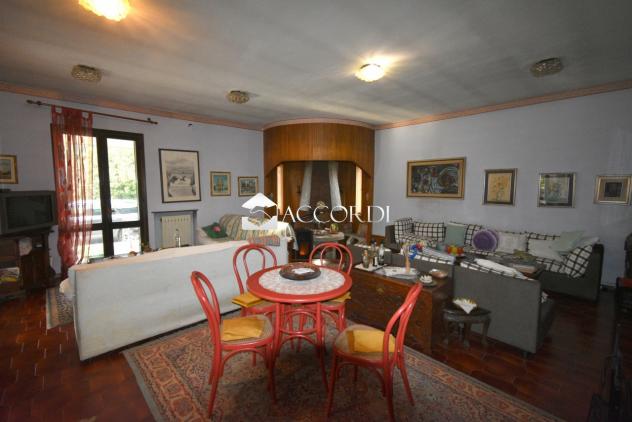 CASA INDIPENDENTE di 10 vani e di 400 mq (GODEGA DI SANT'URBANO) rif. AKP72_4