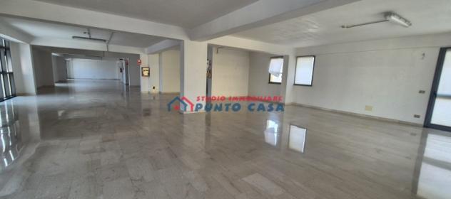 PIAZZA POMPIERI - N. 2 locali al 2° e 3° p. c/a - 300mq ca. cad. - vano unico open space. Posizione centrale, ottimo contesto. Euro 2.000 cad. CL GI - Foto 10