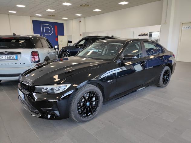 BMW Serie 3 330e Plug In Hybrid Camera 360° Navi Fari LED
