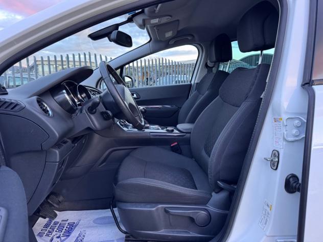Peugeot 3008 1.6 HDi 115CV Business - Foto 9