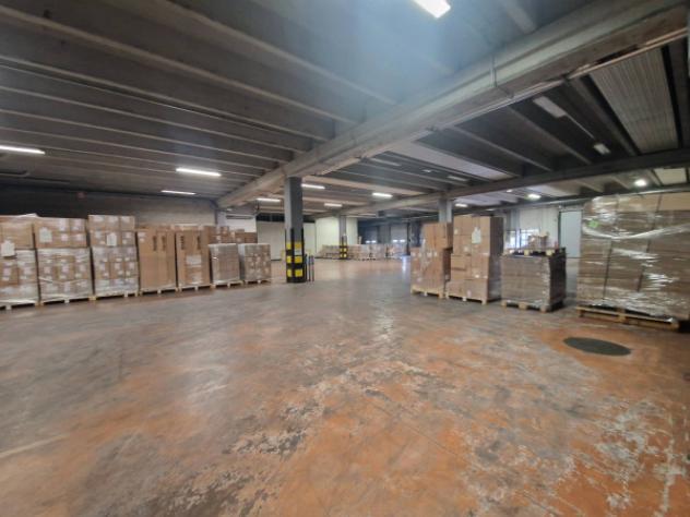 Immobile di 11300 m² con più di 5 locali in affitto a Inveruno - Foto 11