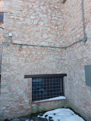 PORZIONE IN PIETRA DI UN CASALE A SPOLETO - Foto 5