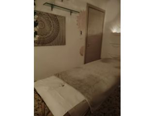 Massaggi - benessere Parabita - Massaggio decontratturante cervicale e schiena – anche a domicilio