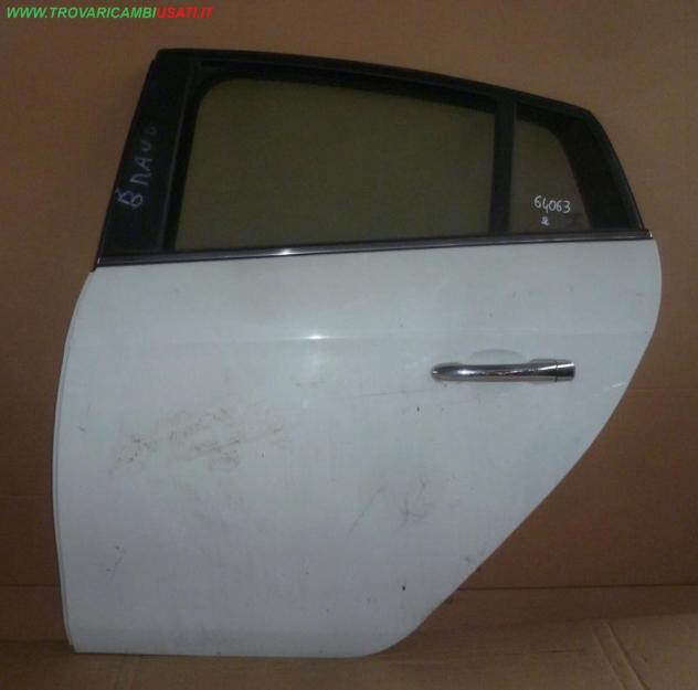 PORTA POST.SX. BIANCA E SERR. NO ALZ 999-U64063 Carrozzeria  Lamierati esterni  Porte  Porta post. sx. FIAT - BRAVO - 2009  2015