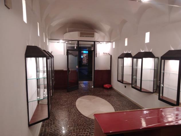 Locale commerciale in vendita a Pesaro