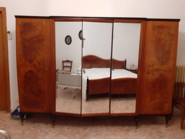Armadio 5 ante anni ’60 in noce con specchi – artigianale ✨