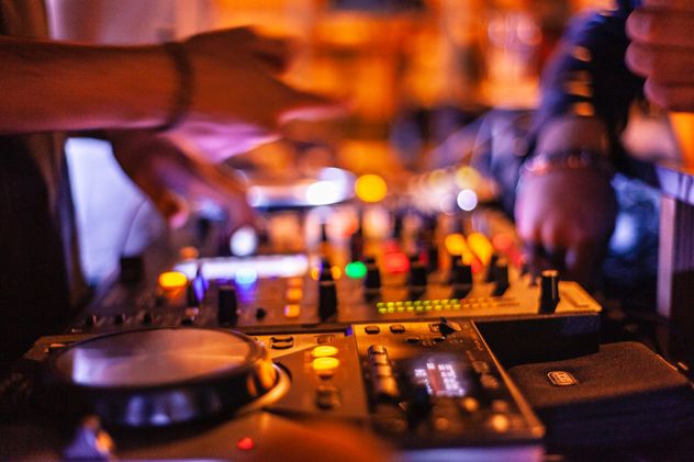 DJ per feste ed eventi privati (service incluso)