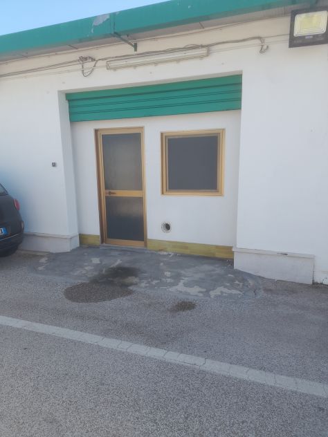 AFFITTASI LOCALE USO UFFICIO E/O DEPOSITO CON GUARDIANIA E VIGILANZA ARMATA H24 - Foto 8