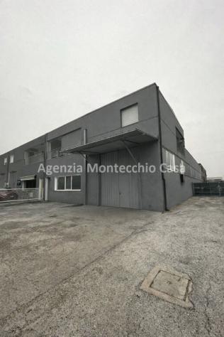 Capannone con scoperto esclusivo e sovrastanti due appartamenti