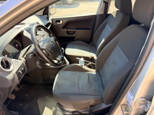 Ford Fiesta 1.4 TDCi 75cv Neopatentati - Foto 5