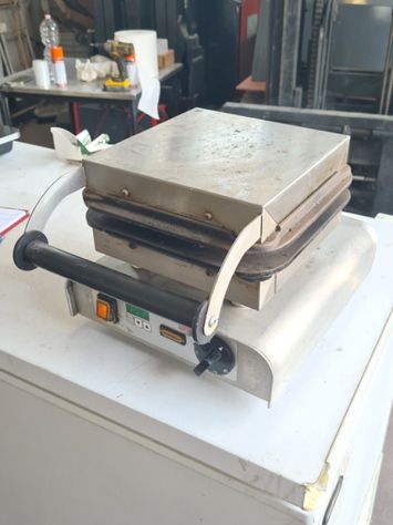 piastra per waffle usata