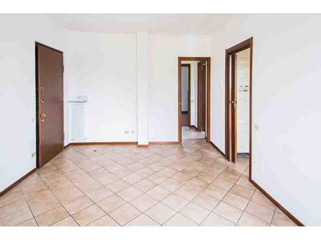 TRILOCALE al primo ed ultimo piano con BOX, CANTINA e GIARDINO - Foto 3