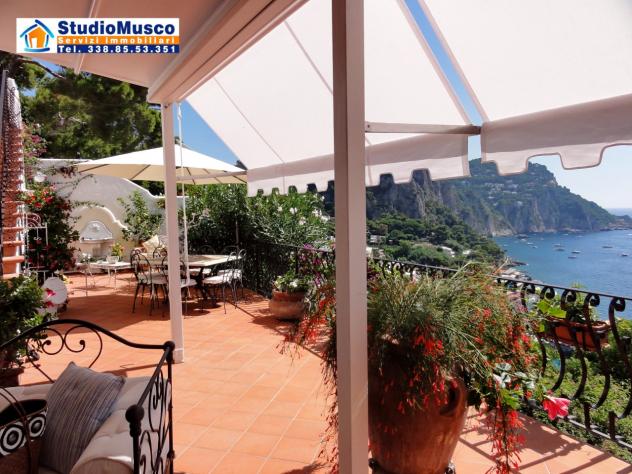 StudioMusco vende a Capri, su via Marina Piccola panoramicissimo appartamento indipendente. Con ampia terrazza panoramica, piccolo giardinetto, posto - Foto 3