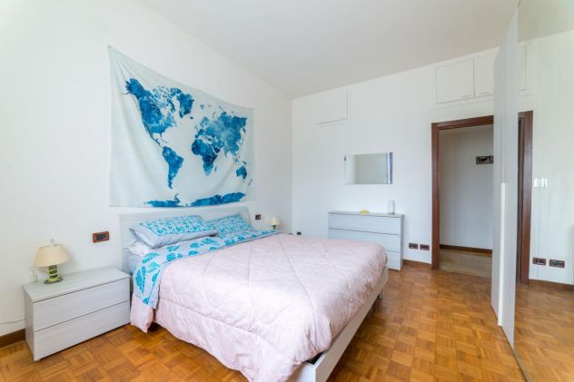 Camera da letto matrimoniale completa: Armadio, Letto, Comò, Comodini, specchio - Foto 3