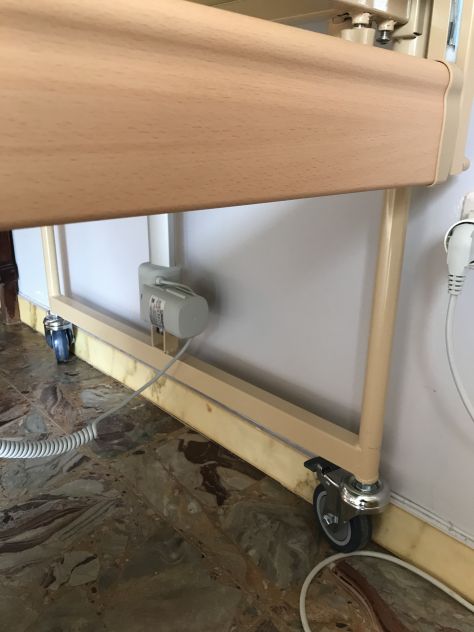 LETTO ORTOPEDICO ELETTRICO PER ANZIANI E DISABILI - Foto 9