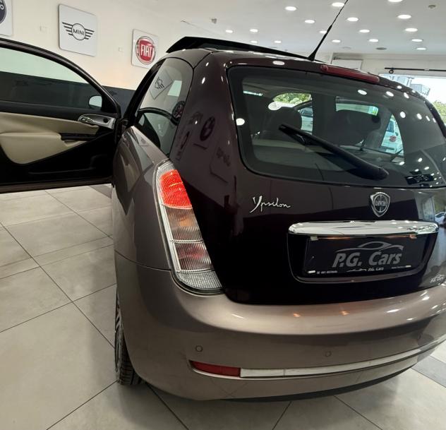 Lancia Ypsilon 1.3 MJT 75 CV Platino - Foto 9