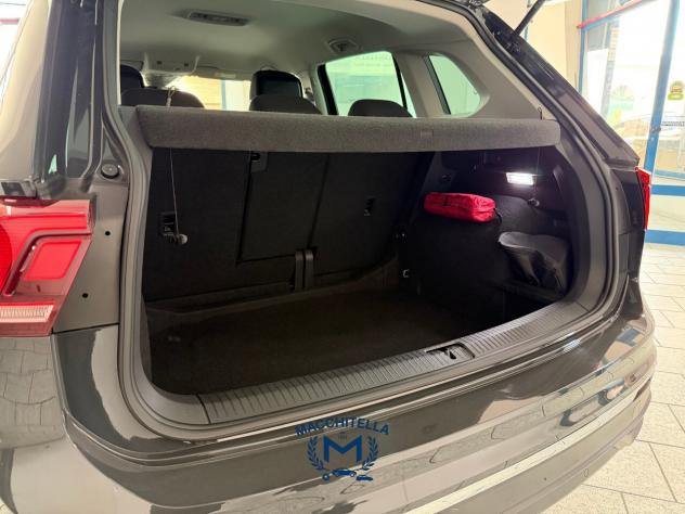 Volkswagen Tiguan 2.0 TDI 150 CV SCR DSG 4MOTION Elegance - Foto 9