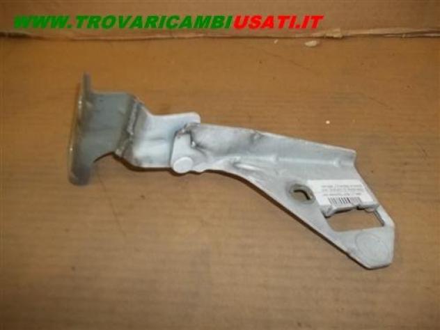 CERNIERA D.COFANO ANT. BIANCA RENAULT MEGANE 3p / 5p  Carrozzeria  Lamierati esterni  Cofano  Cerniera cofano  RENAULT - MEGANE 3p / 5p - 01-02-2006 -