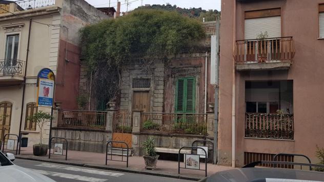 VILLA di 8 vani e di 220 mq (ITALA) rif. 2VS16535
