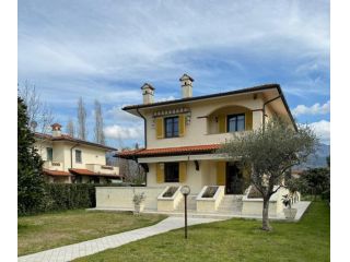 Villa in affitto a Forte dei Marmi 180 mq Rif: 1244825