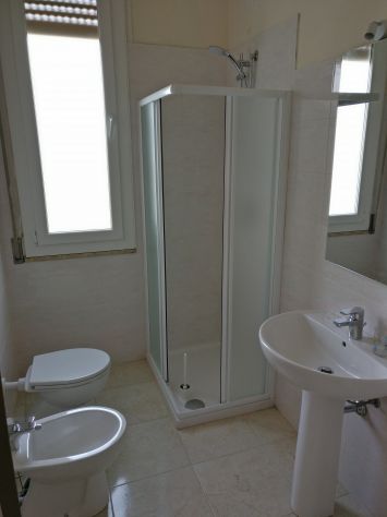 Trilocale Vicinanze Centro e Stazione FS. Ideale per 2/4 studenti - Foto 3