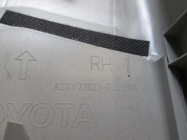 73023-02030A RIVESTIMENTO MONTANTE CENTRALE SUPERIORE LATO DESTRO TOYOTA AURIS 2.0 D 93KW 6M 5P (2007) RICAMBIO USATO - Foto 2