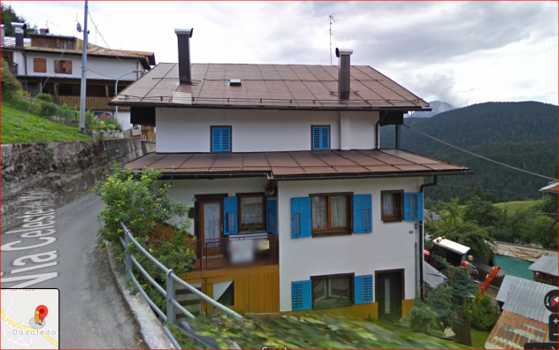 Fabbricato tra le vette dolomitiche