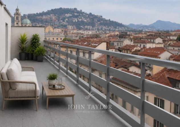 Attico / Mansarda di 150 m² con 5 locali e box auto doppio in affitto a Como