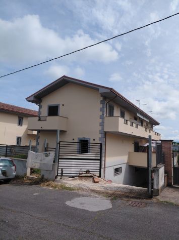 Porzione di villa trifamiliare a Colle Spina Via XXIII strada