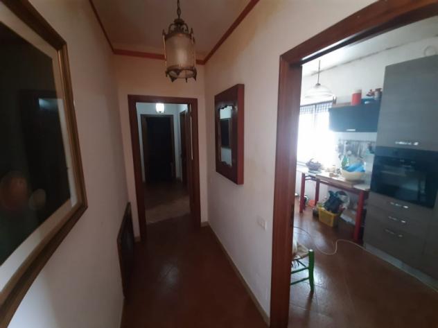 Orvieto - Ampia proprietà ideale per tre o quattro unità abitative con terreno in vendita a pochi minuti da Orvieto - Foto 9