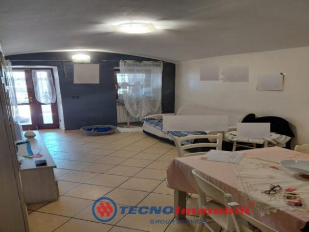 Casa indipendente di 90 m² con più di 5 locali e posto auto in vendita a Corio - Foto 2