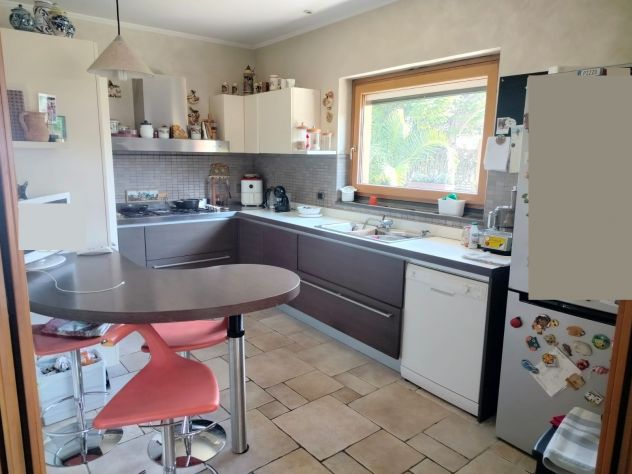 Guidonia. Appartamento entrata indipendente con giardino angolare - Foto 3