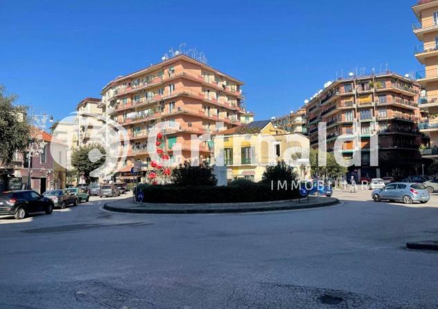 Oltre 3 vetrine in affitto a Salerno - Foto 11