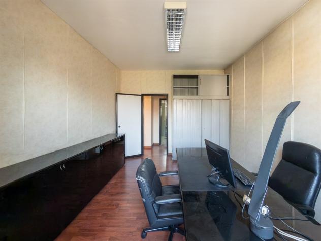 MONZA Centro - ampio ufficio arredato in locazione - Foto 9